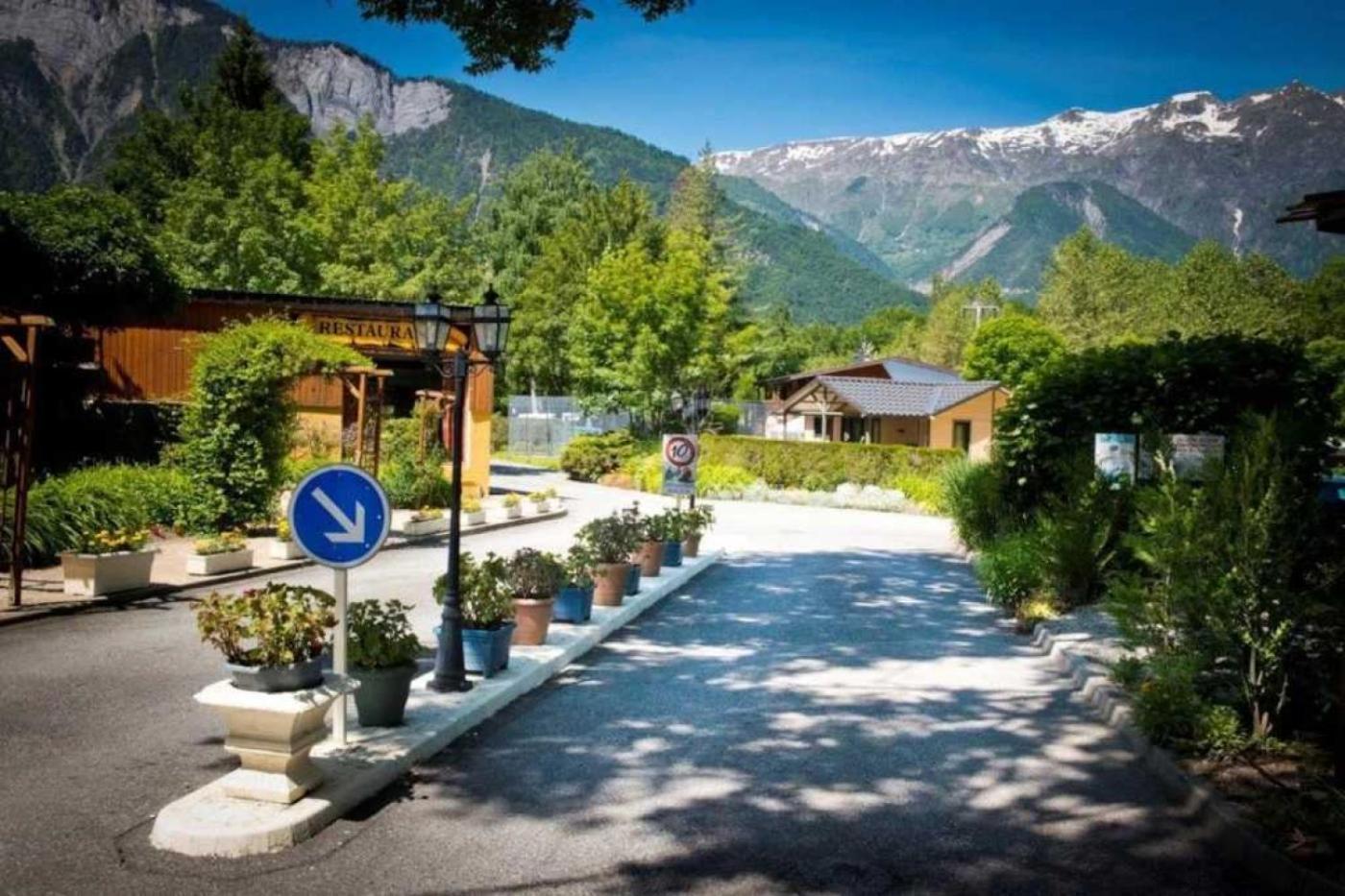 Camping 5 Etoiles - Piscine - Eeceff Le Bourg-d'Oisans Exterior photo